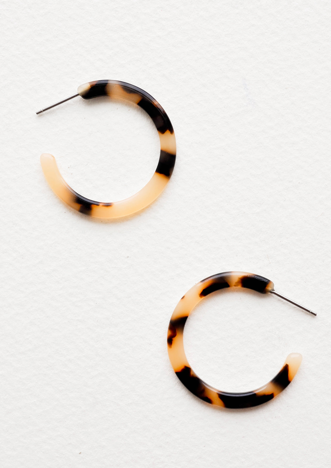 Mini Hoop Earrings in Blonde Tortoise - LEIF