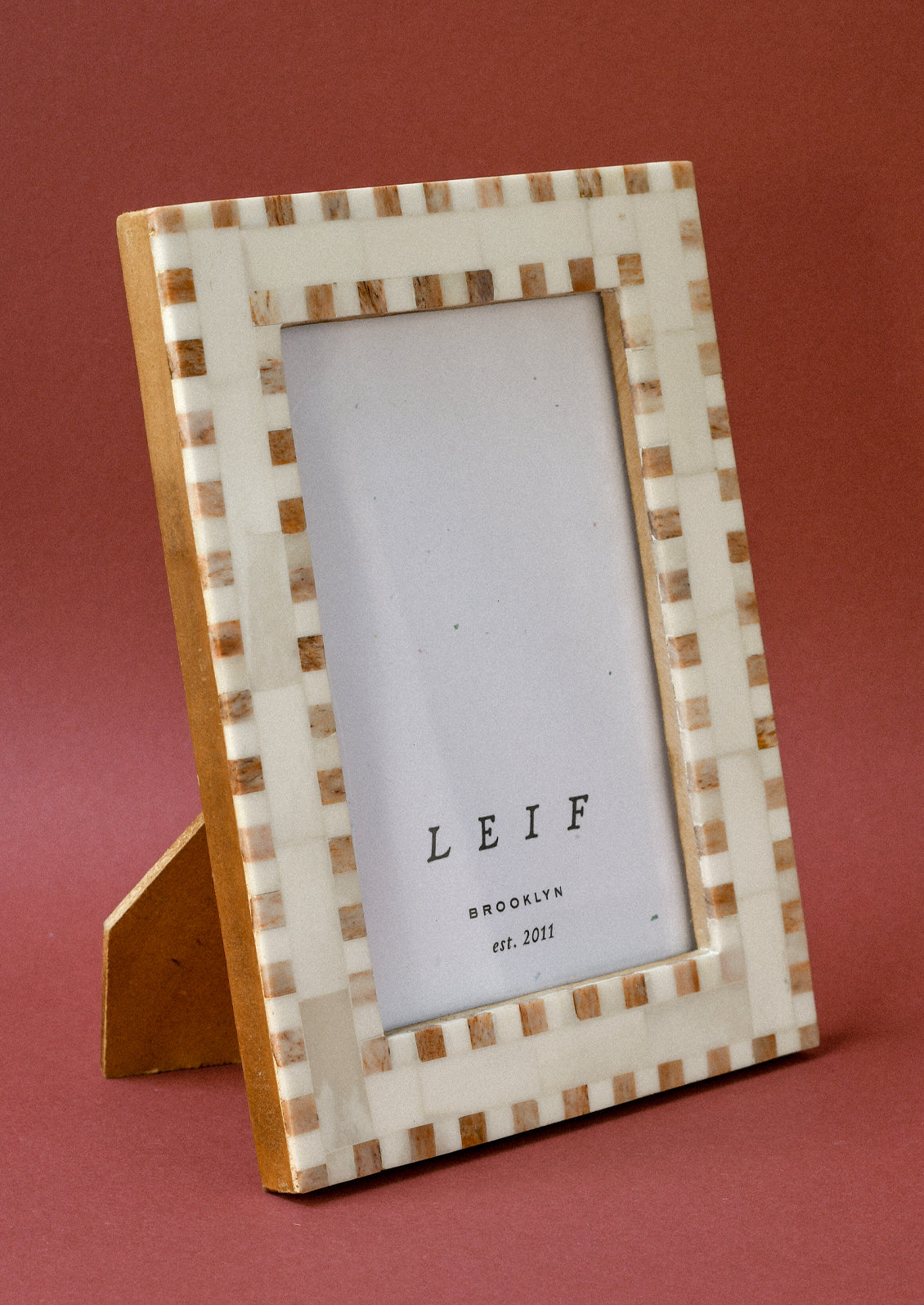 A 4" x 6" picture frame with a checkered design.