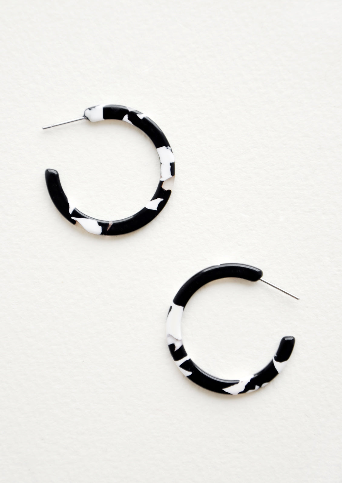 Mini Hoop Earrings in Noir Tortoise - LEIF